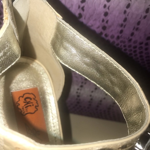 Woman Chi Carlos Falchi Stiletto Cream Snake Rhinestone Cabochon T strap 8.5 NIB - Picture 10 of 16